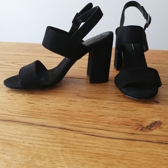 Chelsee girl strapy suede black heels - Picture 1 of 6